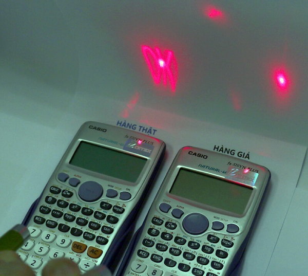 Chieu-tia-Laser-vao-tem-chong-gia-de-phan-biet-hang-gia-hang-that