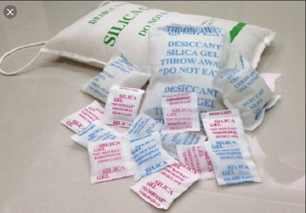 Khong-nen-bo-goi-hut-am-khoi-hop-banh-de-tranh-am-moc