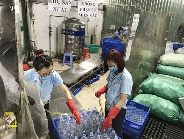 Rung-minh-truoc-quy-trinh-san-xuat-nuoc-muoi-sinh-ly-sieu-ban