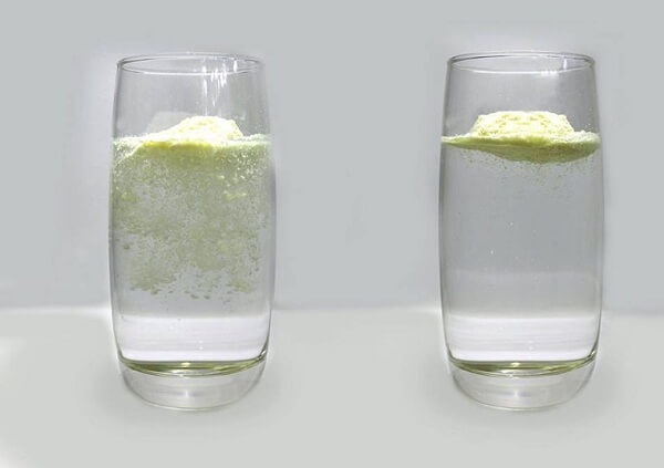 Thu-sua-bot-voi-nuoc-de-nhan-biet-hang-that-hang-gia