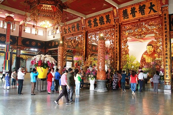 “Bắt vía” những chiêu lừa đảo khi đi lễ chùa đầu năm