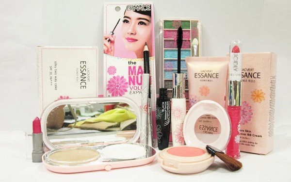 Nhan biet my pham Essance qua tem chong hang gia