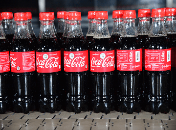 Nước coca-cola 2000 đồng bày bán ngập thị trường