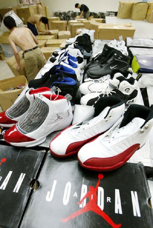 Nike và Adidas Nike và Adidas