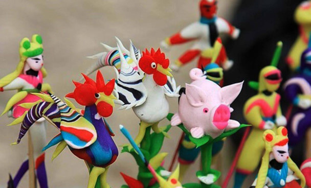 to-he-duoc-lam-khoe-leo-duoi-ban-tay-nghe-nhan