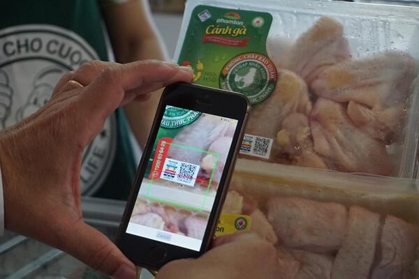 Check-ma-qr-khi-mua-san-pham-thit-ga